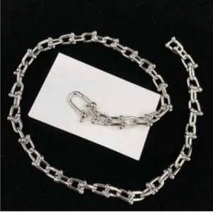 18 karat gold double U shape for women